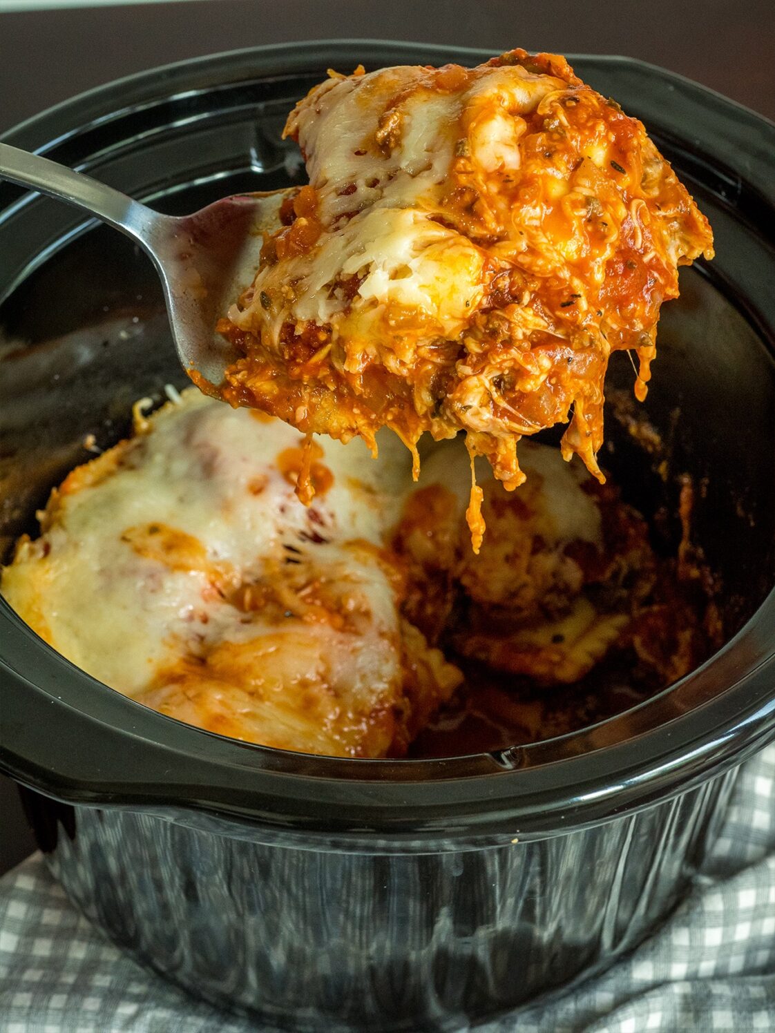 Cheesy Slow Cooker Lasagna – Cookingvio.com